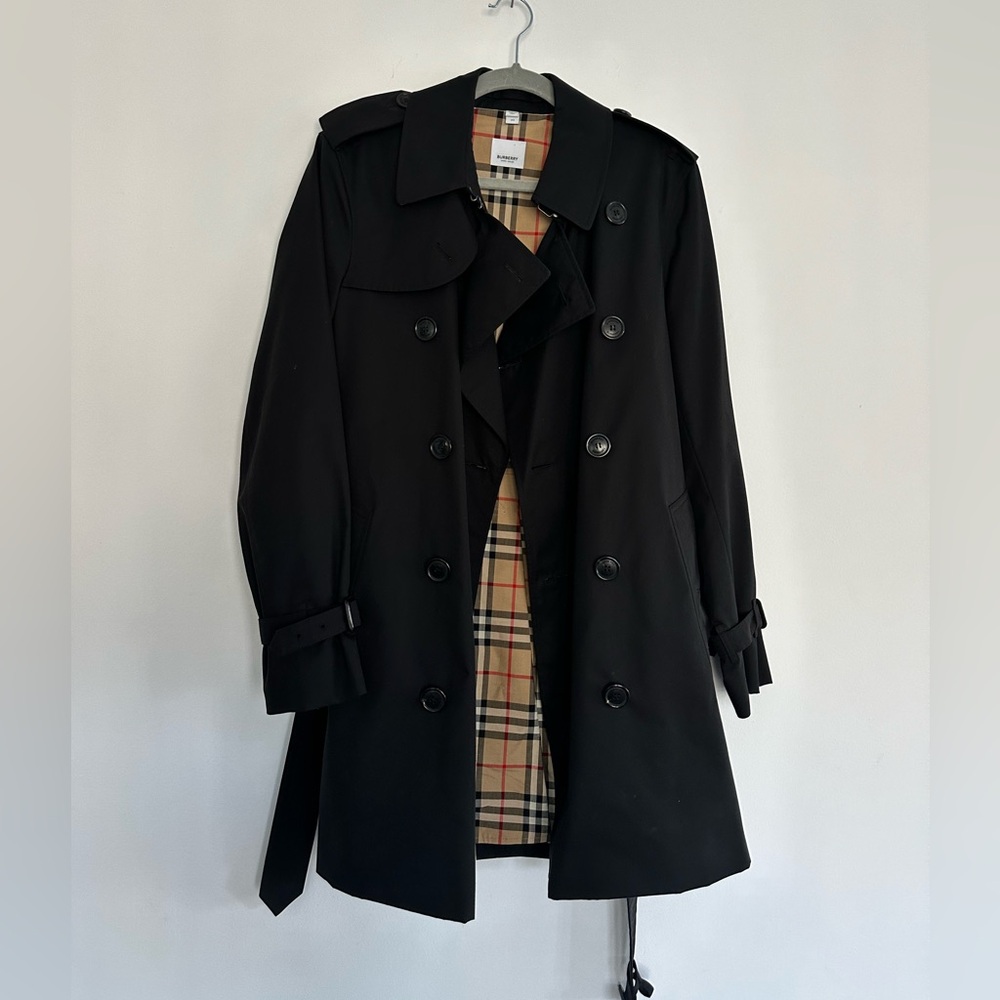 BURBERRY trench coat